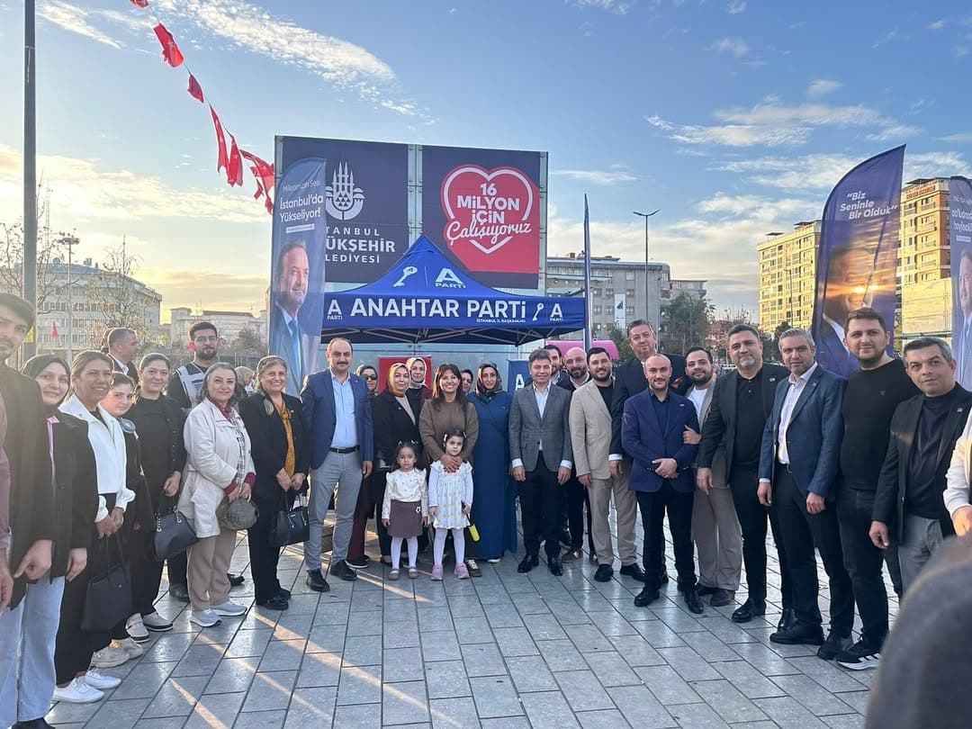 Anahtar Parti Bağcılar İlçe Başkanlığı olarak Bağcılar Meydan’da gerçekleştirdiğimiz üye çalışması kapsamında standımızı kurarak hemşehrilerimizle bir araya geldik.