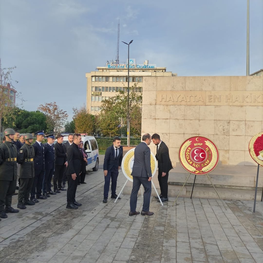 Anahtar Parti Bağcılar İlçe Başkanlığı olarak, Bağcılar Meydanı’nda düzenlenen 10 Kasım Gazi Mustafa Kemal Atatürk’ü Anma Töreni’ne katılım sağladık - 3