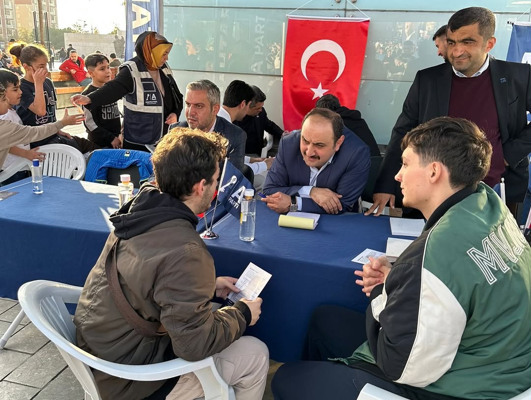 Anahtar Parti Bağcılar İlçe Başkanlığı olarak Bağcılar Meydan’da gerçekleştirdiğimiz üye çalışması kapsamında standımızı kurarak hemşehrilerimizle bir araya geldik.  - 3