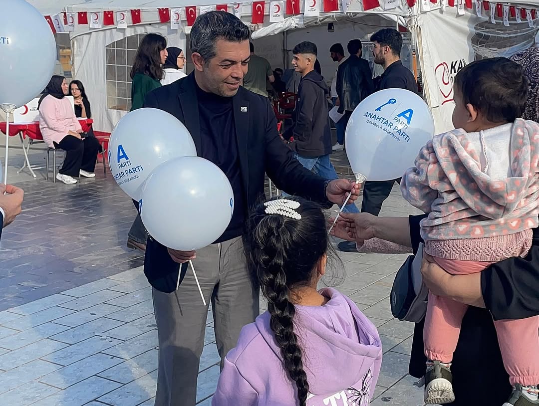 Anahtar Parti Bağcılar İlçe Başkanlığı olarak Bağcılar Meydan’da gerçekleştirdiğimiz üye çalışması kapsamında standımızı kurarak hemşehrilerimizle bir araya geldik.  - 4